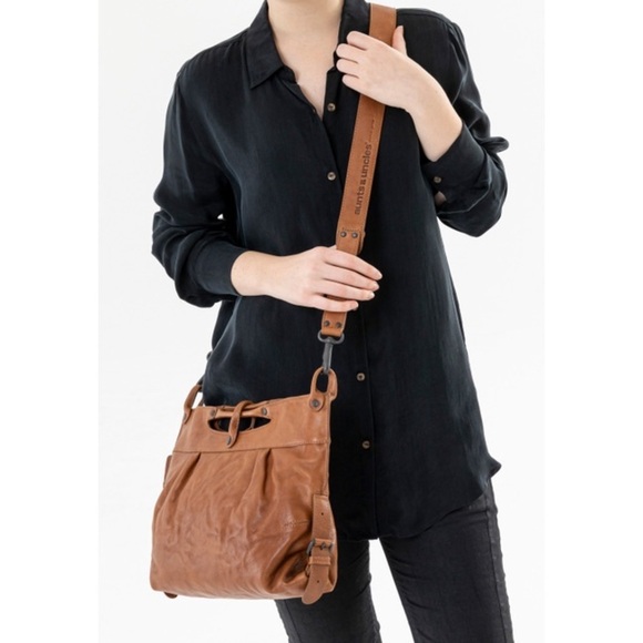 Aunts & Uncles Mrs. Muffin Shoulder Bag - Picture 11 of 12